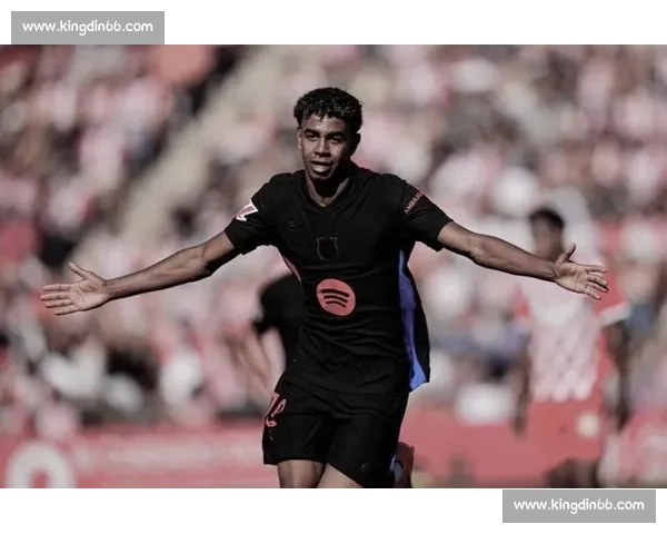 怼脸训斥 + 围堵！亚马尔成笑柄，金球梦碎于自大